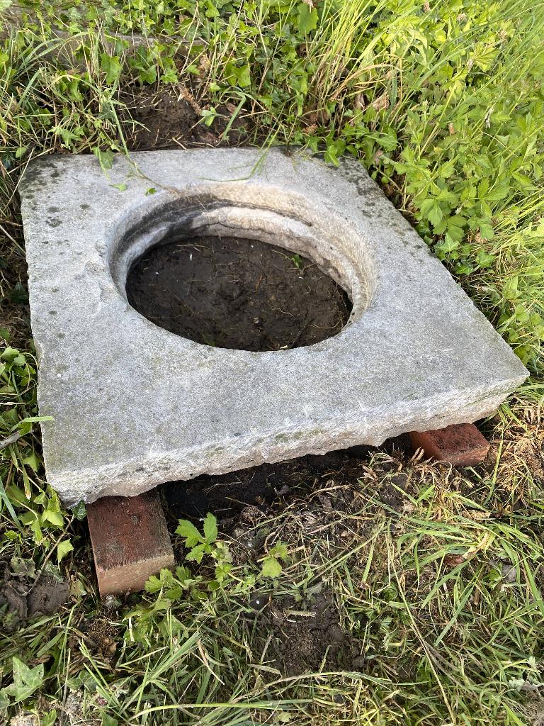 oud putdeksel in arduin decoratie, Ophalen, Gebruikt