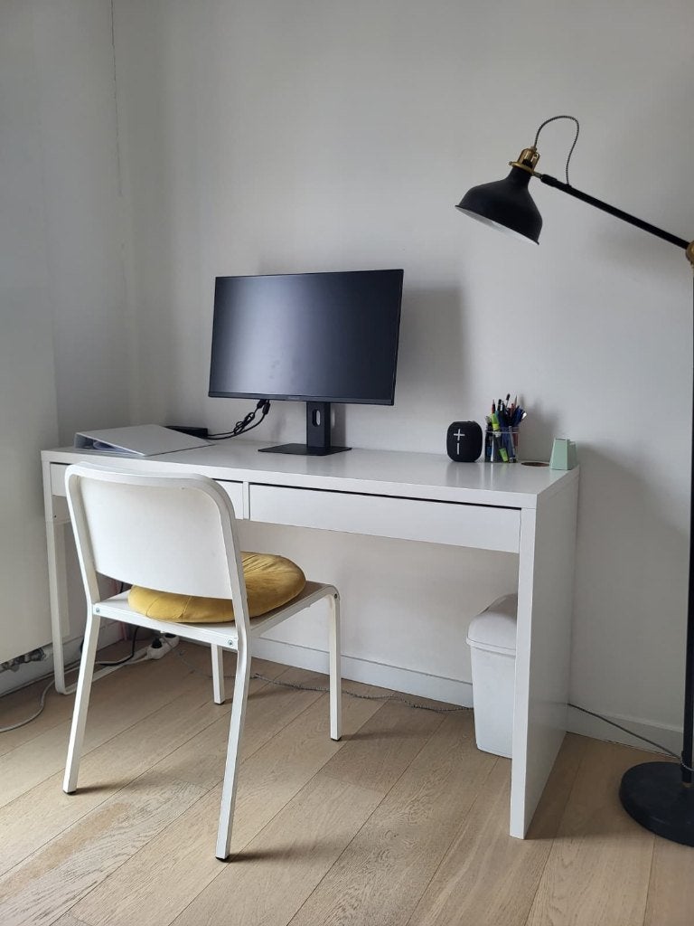 Bureau blanc à deux tiroirs, Bureau d'ordinateur, 50 cm, Avec tiroirs, 142 cm