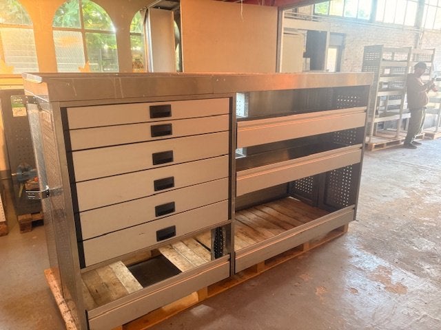 ALUCA (2606) L251 B42 H135 €1199, Ophalen, Zo goed als nieuw