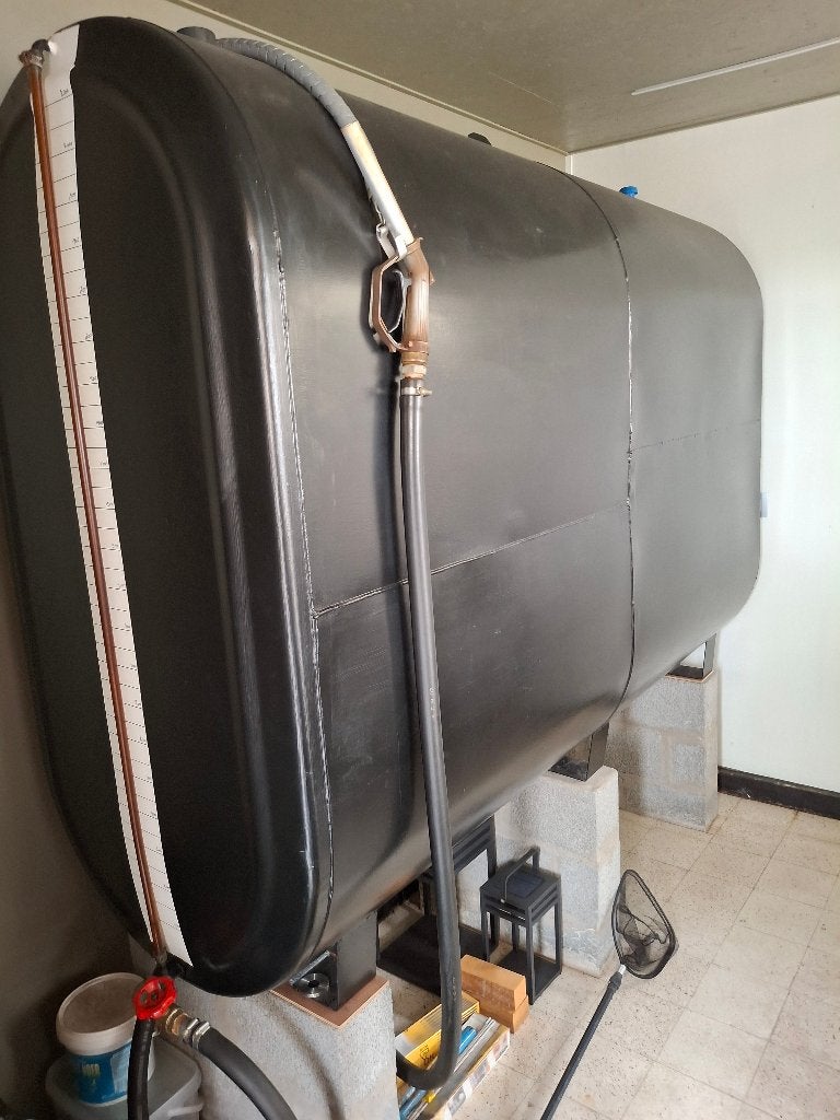 Metalen mazouttank 2000 l, Ophalen, Zo goed als nieuw, IJzer