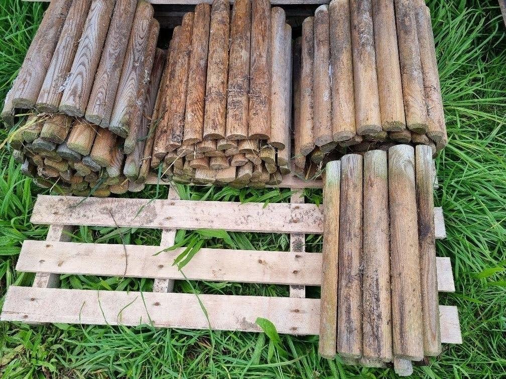 Bordure en bois de pin de 40 cm de haut, Enlèvement, Utilisé, Pin