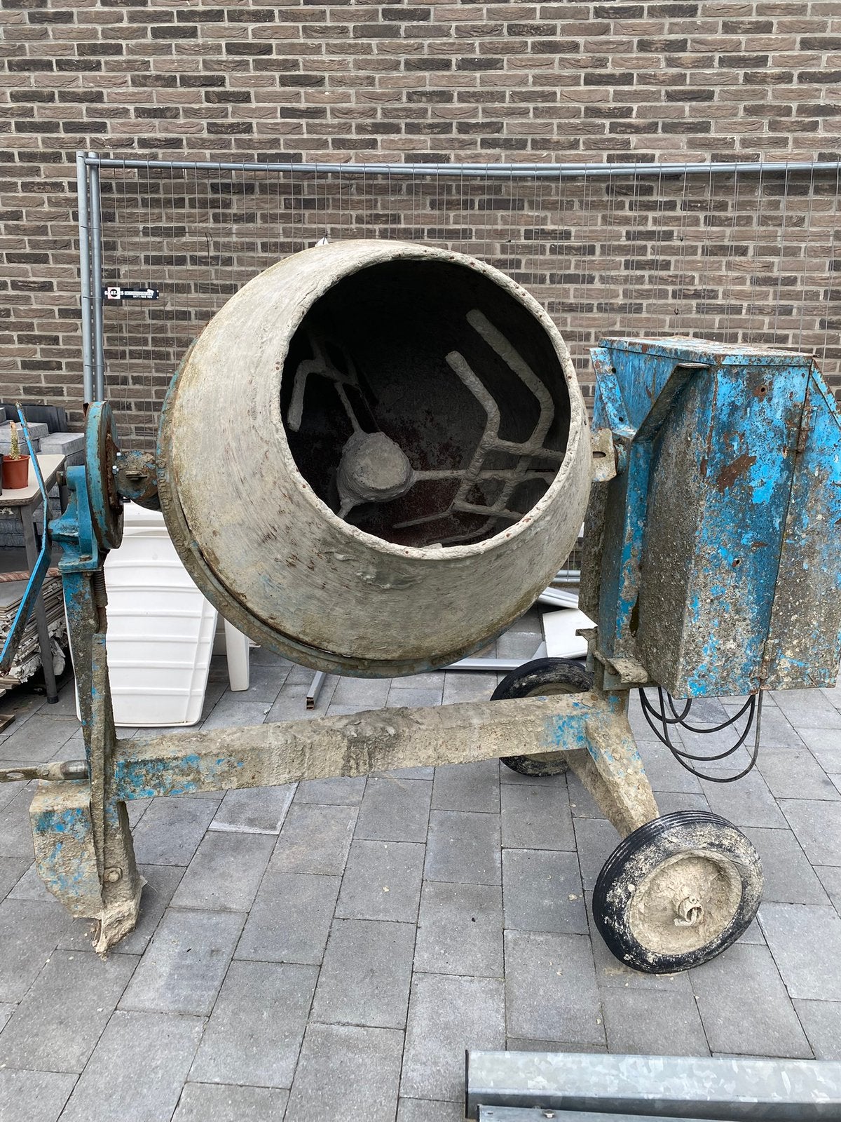 350 Liter op stekker, Ophalen, Zo goed als nieuw