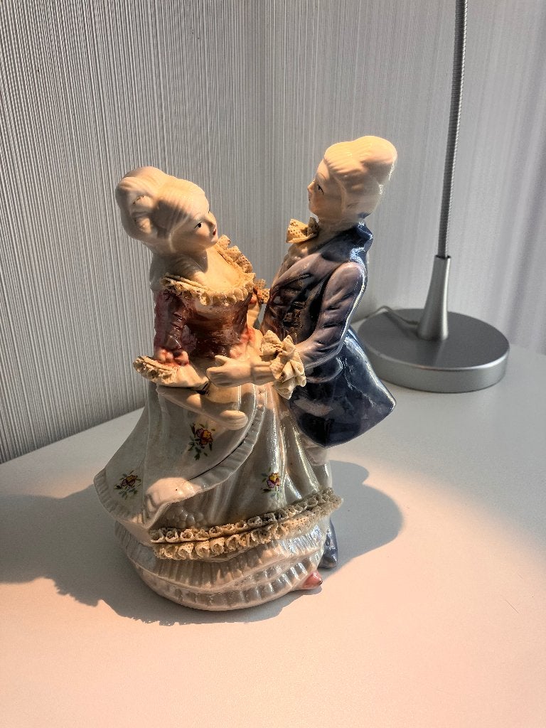 Beeldje Lili & Marleen, Antiek en Kunst, Ophalen, Overige onderwerpen, Geglazuurd, Minder dan 20 cm