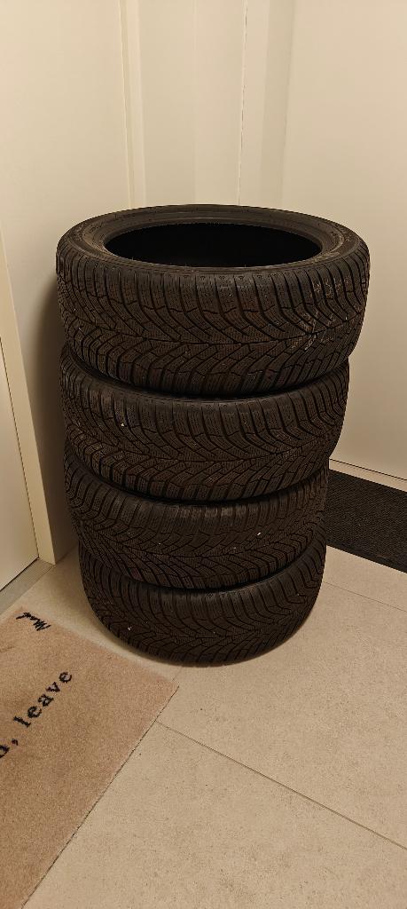 4x Winterbanden Kumho WinterCraft WP52 – 235/45 R18, Ophalen, 18 inch, Gebruikt, 325 mm