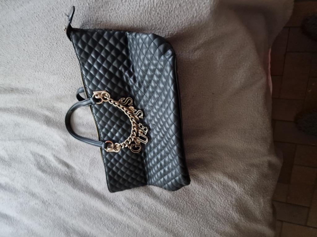 1 handtas van guess, Handtassen en Accessoires, Tassen | Damestassen, Ophalen, Handtas