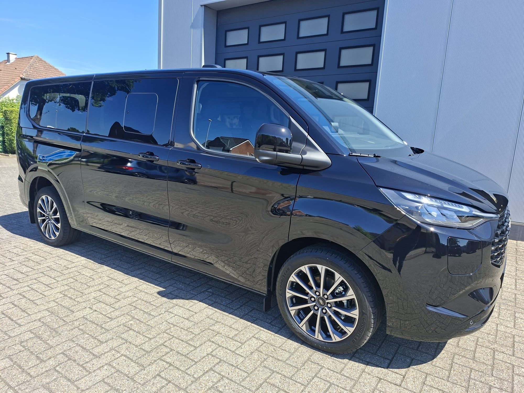 Ford Tourneo Custom PANO DAK electr schuifdeuren FULL option, Auto's, Monovolume, Adaptive Cruise Control, Zwart, Leder