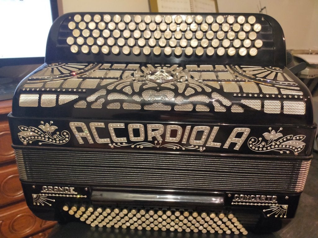 accordiola grande concerto, Muziek en Instrumenten, Met riemen, Ophalen of Verzenden, Knopaccordeon, 120-bas