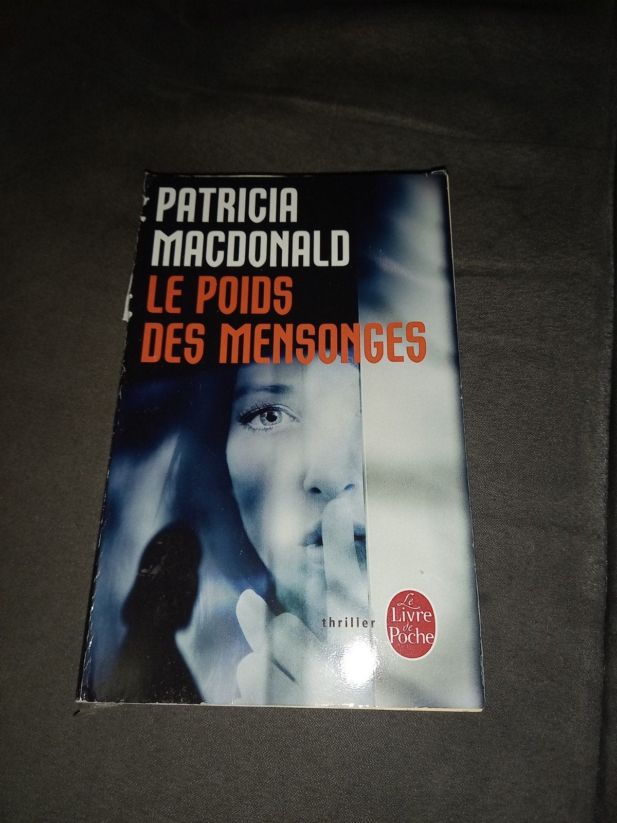 livre le poids des mensonges, Enlèvement