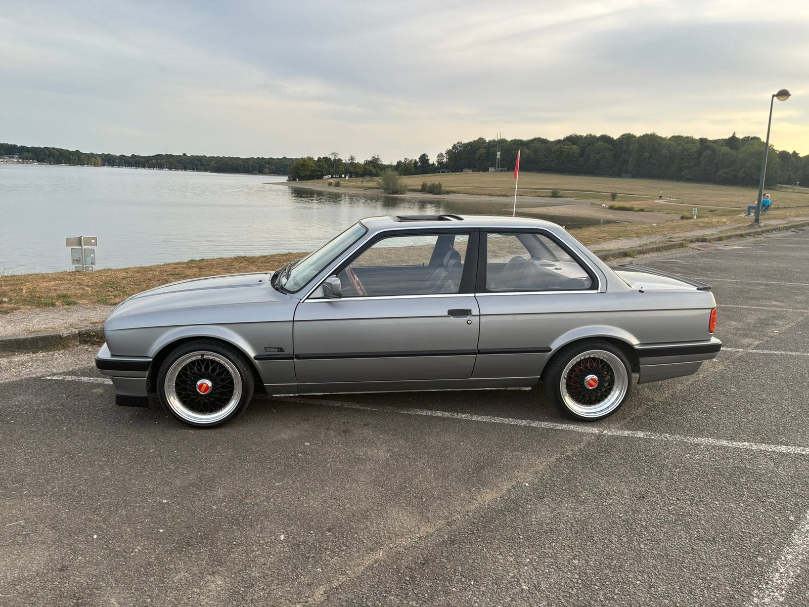 BMW E30 316i, Auto's, BMW, Zwart, 4 cilinders, 1600 cc, Leder