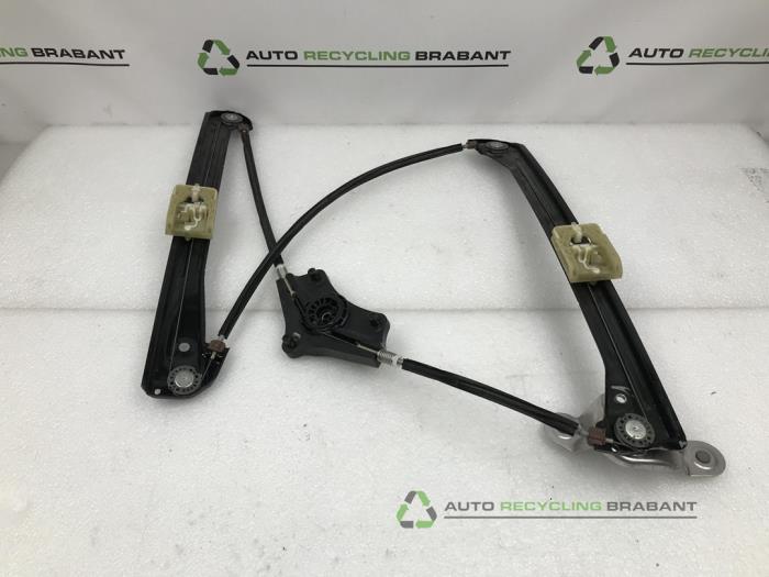 Mécanique vitre 4portes avant droite d'un Volkswagen Golf, Autos : Pièces & Accessoires, Vitres & Accessoires, Utilisé, 3 mois de garantie