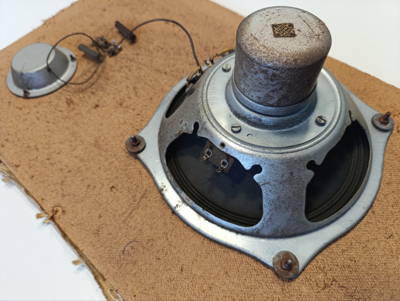 Kuba Capri 53 speakers met luidsprekerdoek, Enlèvement ou Envoi
