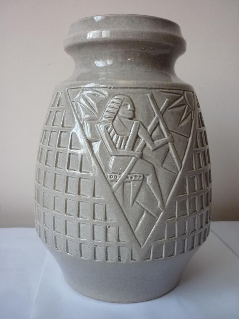 Bay Keramiek - Vase avec motif Egyptien - ton gris, Antiek en Kunst, Ophalen of Verzenden