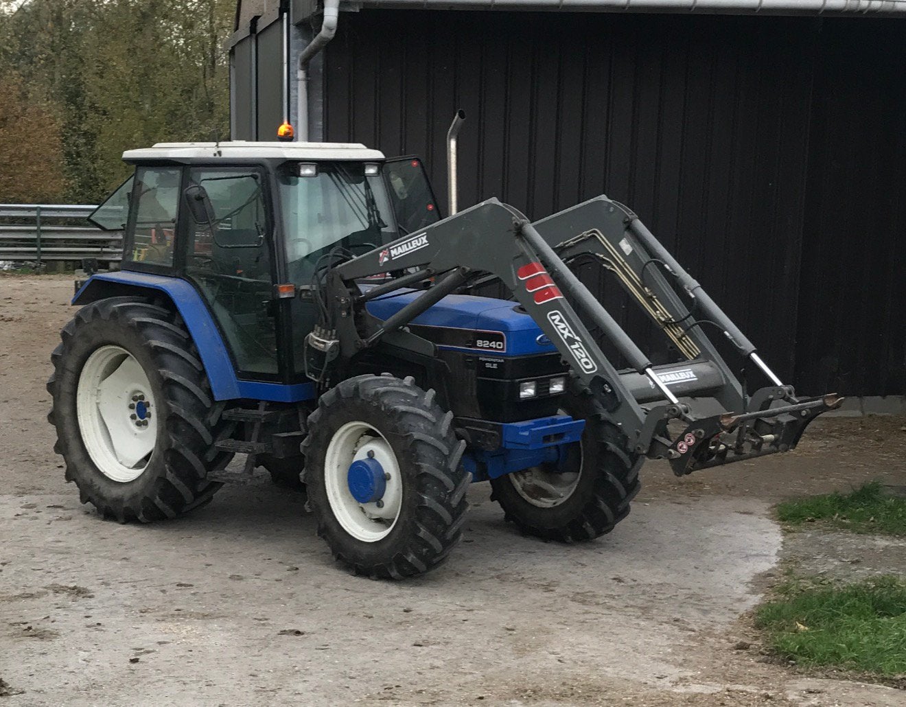 Ford 8240 + chatgeur Mailleux MX120 + bac croco, Zakelijke goederen, Ophalen, Ford