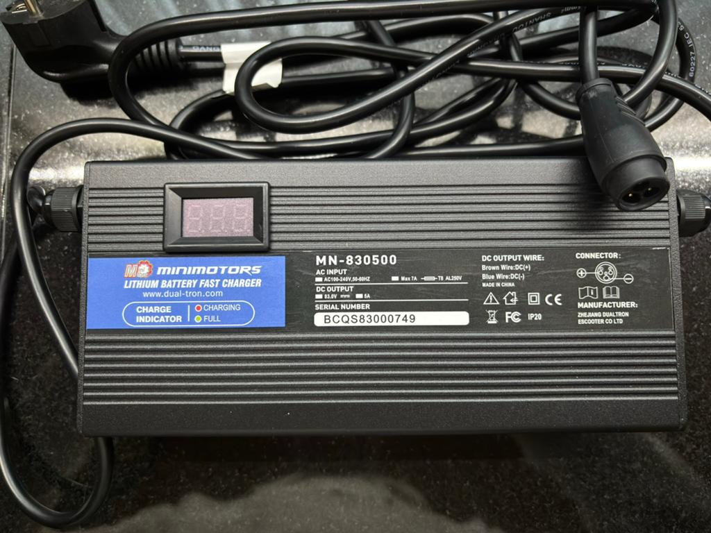Minimotors Dualtron fast charger 83V 5A LP-16, Vélos & Vélomoteurs, Trottinettes, Neuf, Step électrique (E-scooter), Enlèvement