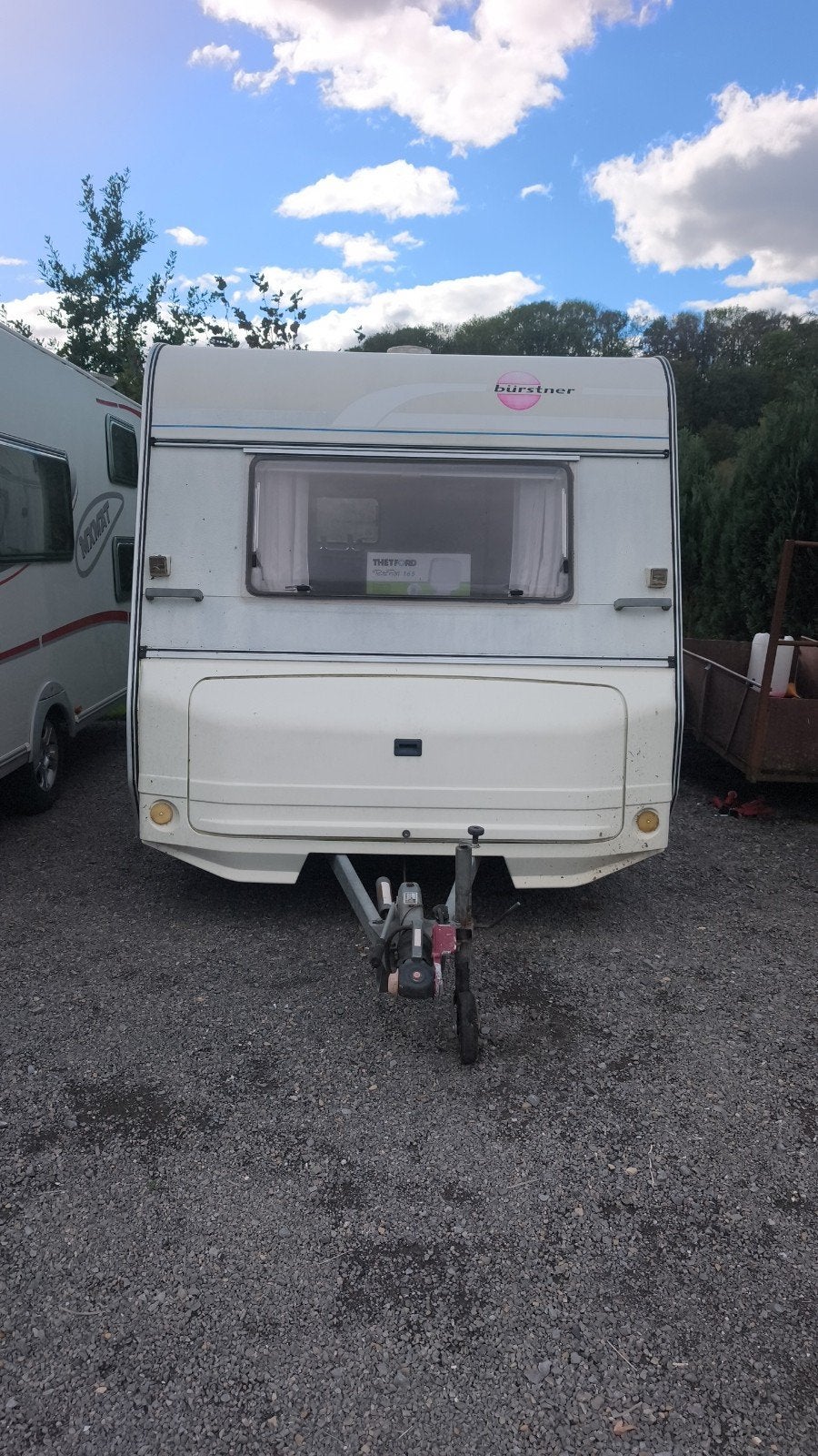 À VENDRE – Caravane Bürstner de 1996
Je vends une caravan, Particulier, Auvent, Bürstner