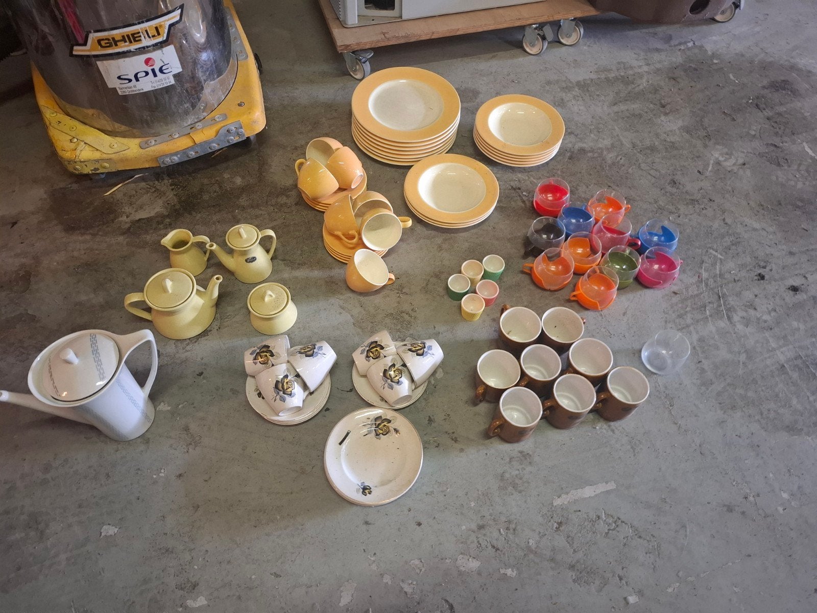 oud servies en 70 jaren spulletjes, Ophalen