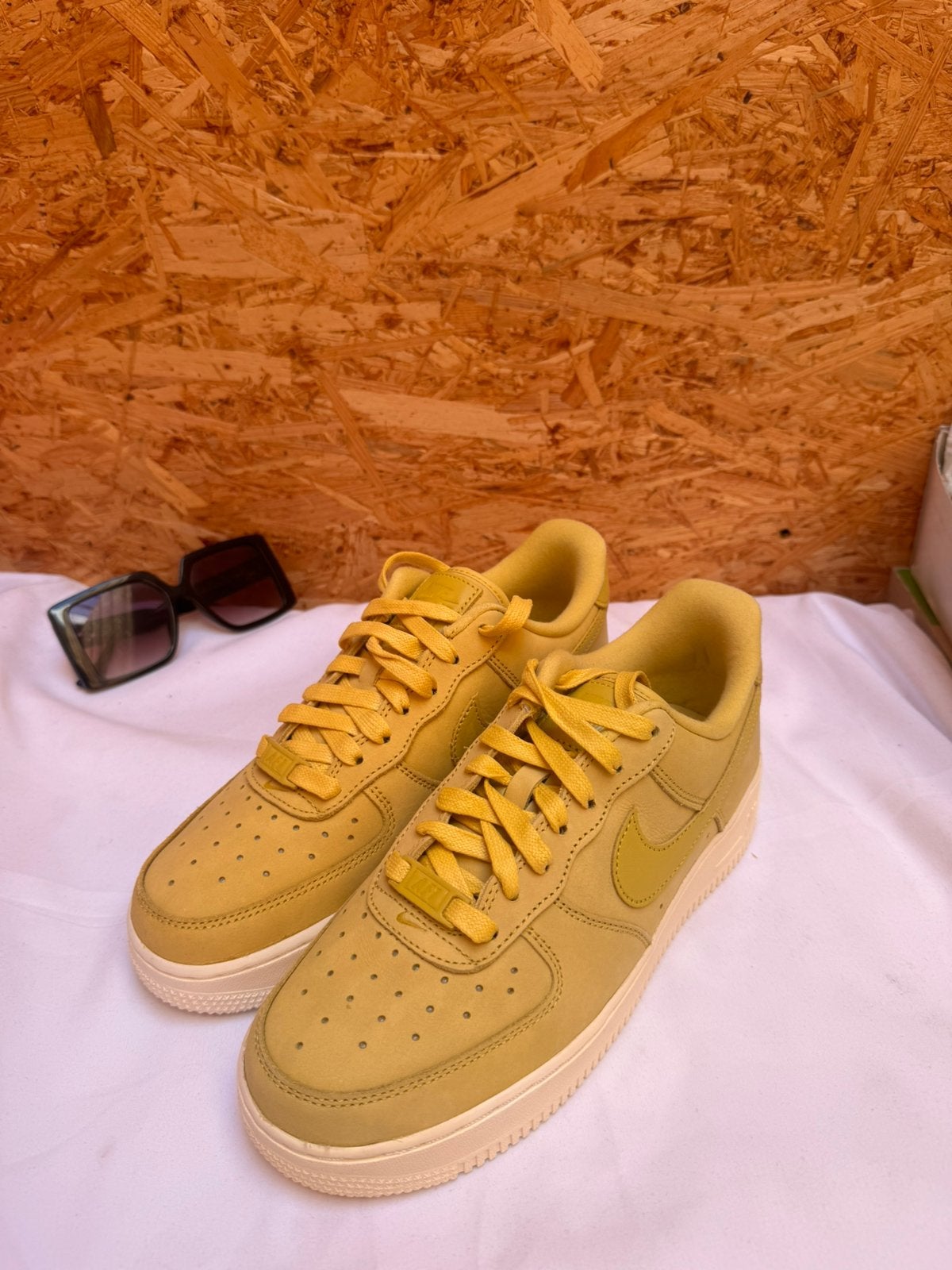 Nike Air Force 1 jaunes – neuves – pointure 38,5, Enlèvement ou Envoi, Neuf, Chaussures