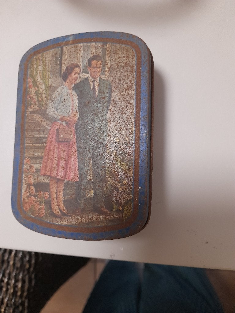 Vintage blikken doosje.Koning Boudewijn en Koningin Fabiola., Verzamelen, Ophalen, Gebruikt, Overige