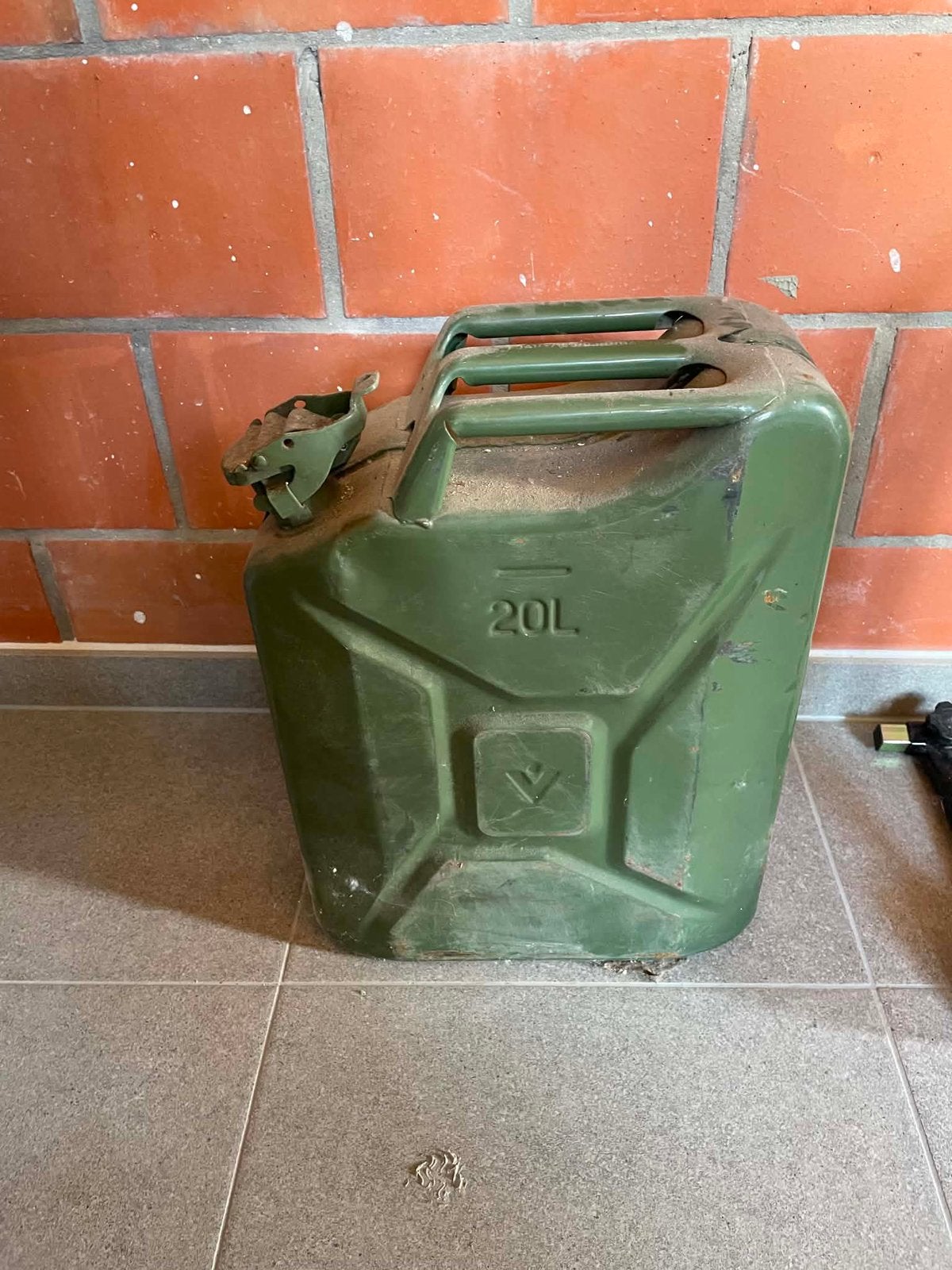 Jerrycan, Ophalen
