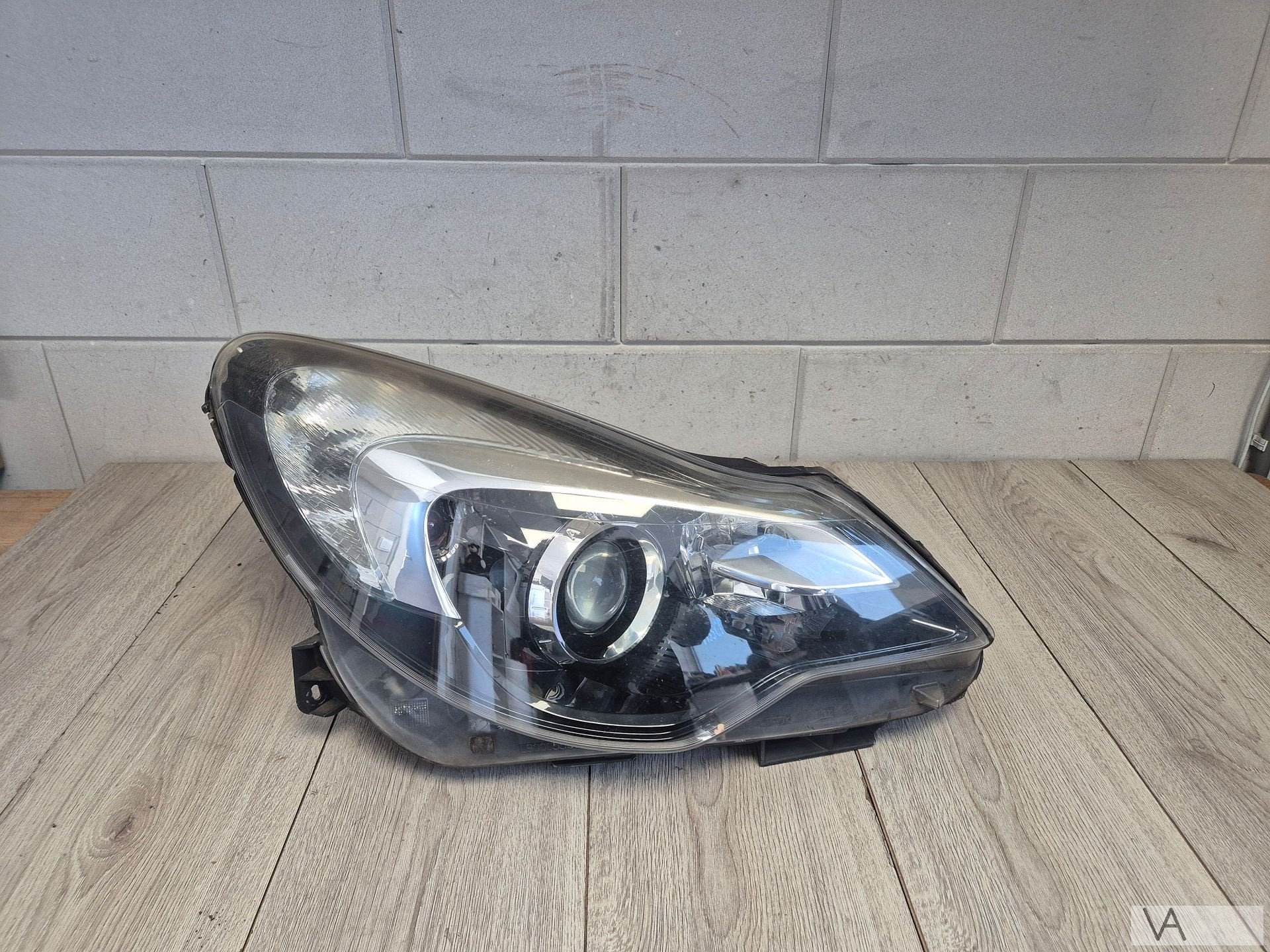 Koplamp rechts van Opel Corsa D facelift zwart met lens AFL, Gebruikt, -, -, Opel