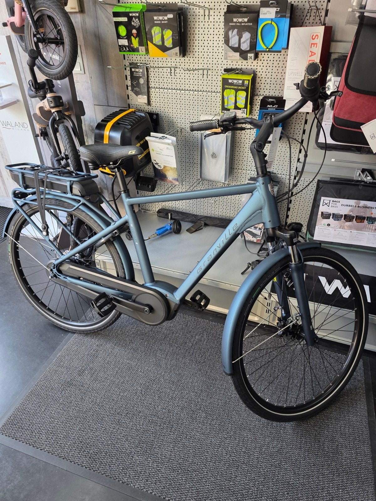 nouveau vélo électrique pour hommes avec moteur central Bosc, Vélos & Vélomoteurs, Vélos électriques, Neuf, 47 à 51 cm, 50 km par batterie ou plus