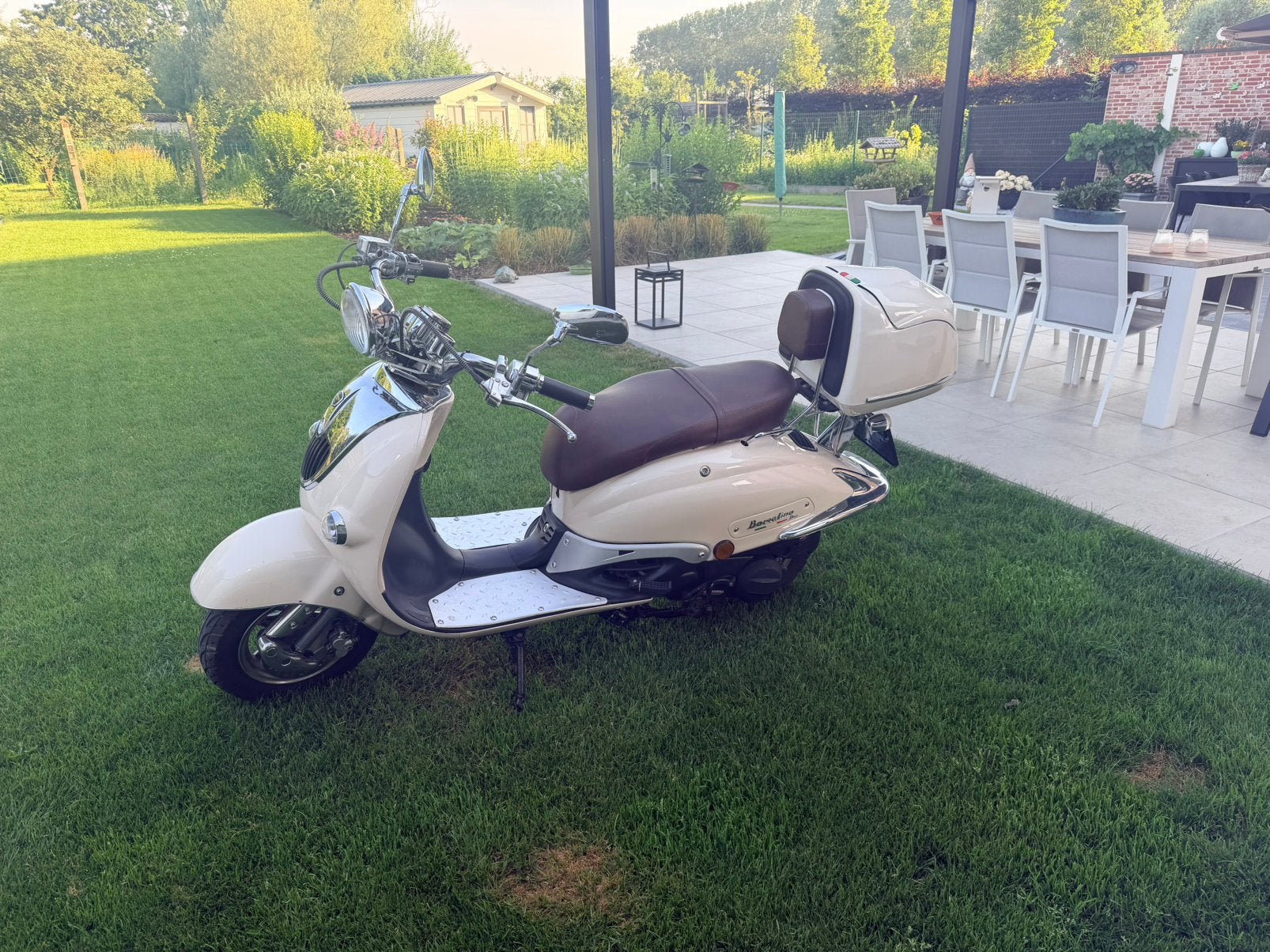 Neco borsalino 125cc, Fietsen en Brommers, Snorfietsen en Snorscooters, Zo goed als nieuw, Overige merken, Benzine, Ophalen