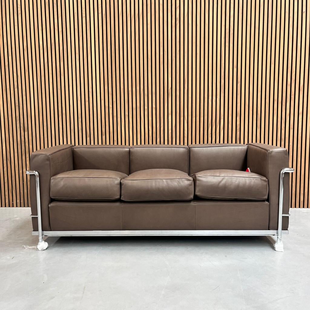 Cassina LC2 bank - Le Corbusier Mocca leder