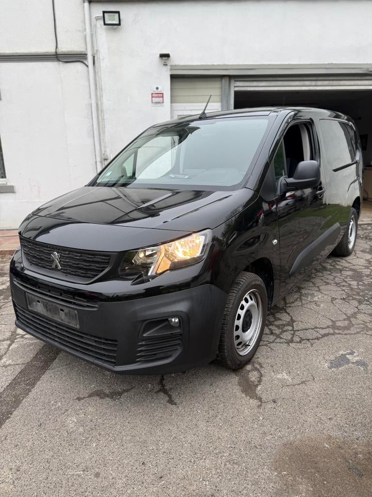 Peugeot Partner 1,2 essence/garantie 1ans /7999 € tvac, Autos, Camionnettes & Utilitaires, Achat, Euro 6, Entreprise, Boîte manuelle