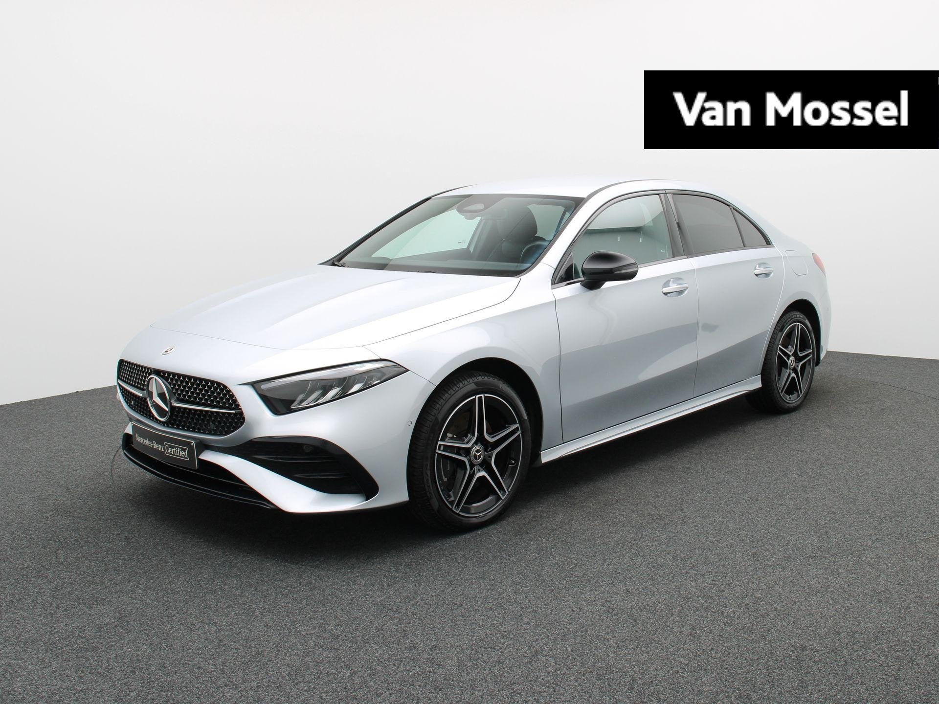 Mercedes-Benz A 250 e AMG Line BERLINE + NIGHTPAKKET + TREKH, Auto's, Mercedes-Benz, 4 deurs, Stof, Gebruikt, Zwart