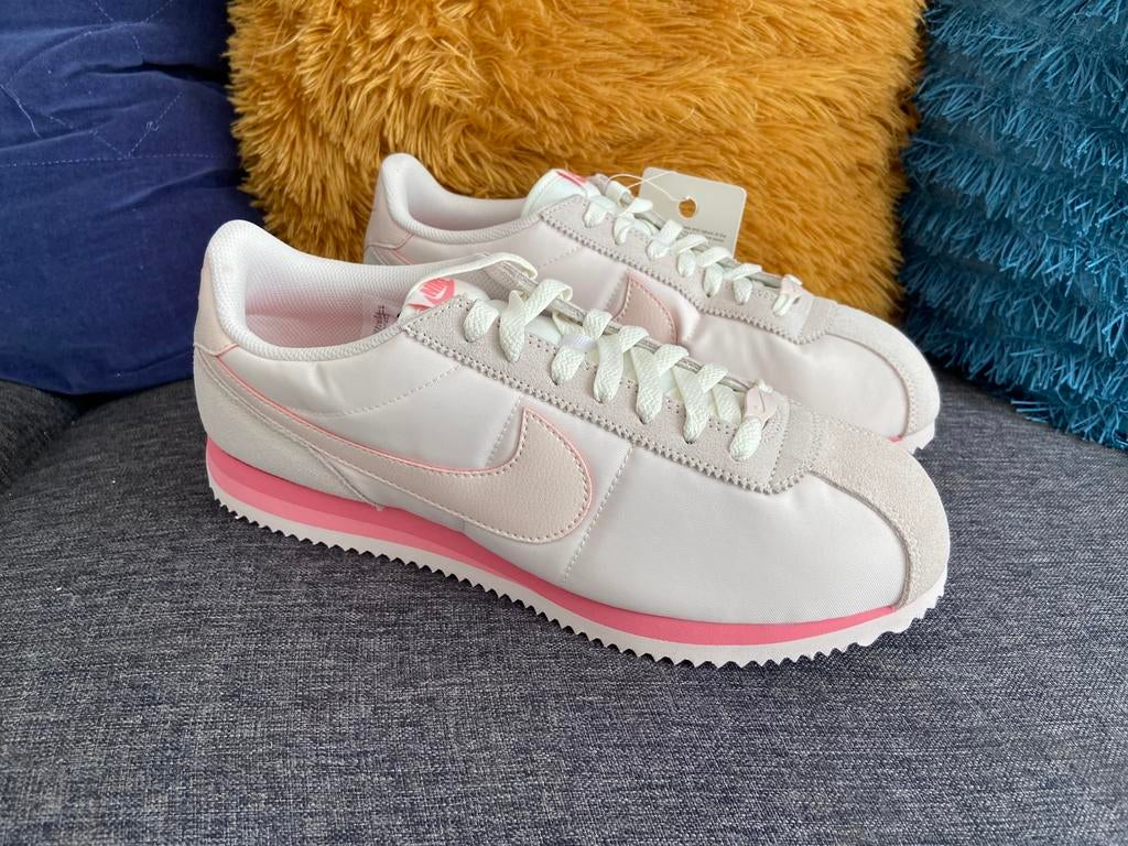 Nike cortez taille 43, Neuf, Enlèvement ou Envoi, Autres couleurs, Sneakers et Baskets