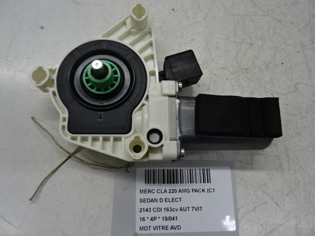 MOTEUR LEVE VITRE ELECTRIQUE AVANT DROIT CLA (117.3), Utilisé, Droite, Mercedes-Benz