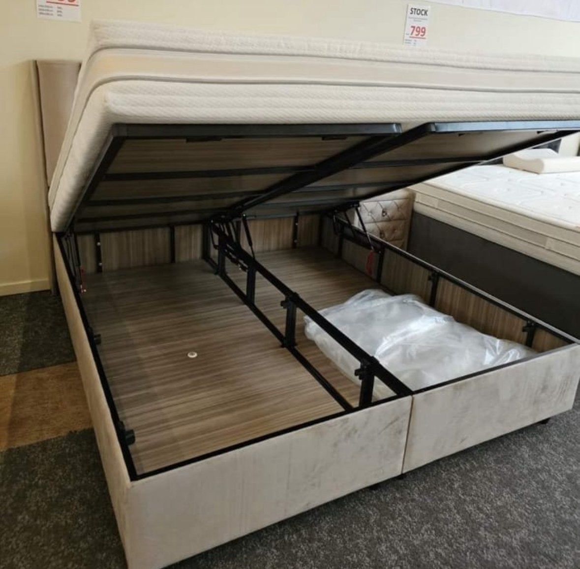 Promo: Boxspring 550€ - excl. matras., Ophalen, Nieuw