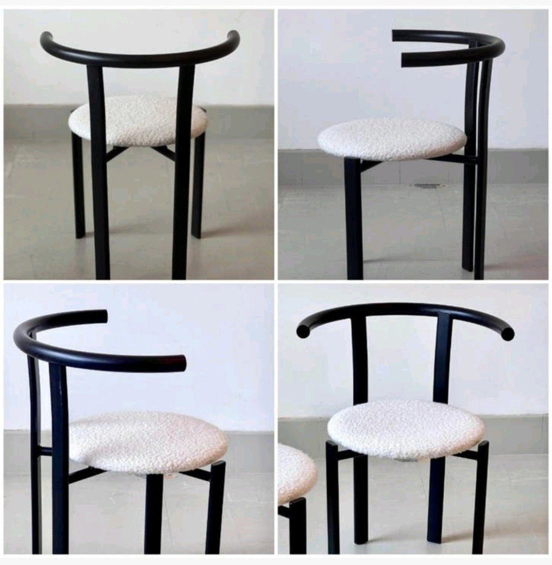Chaises postmodernes, Enlèvement