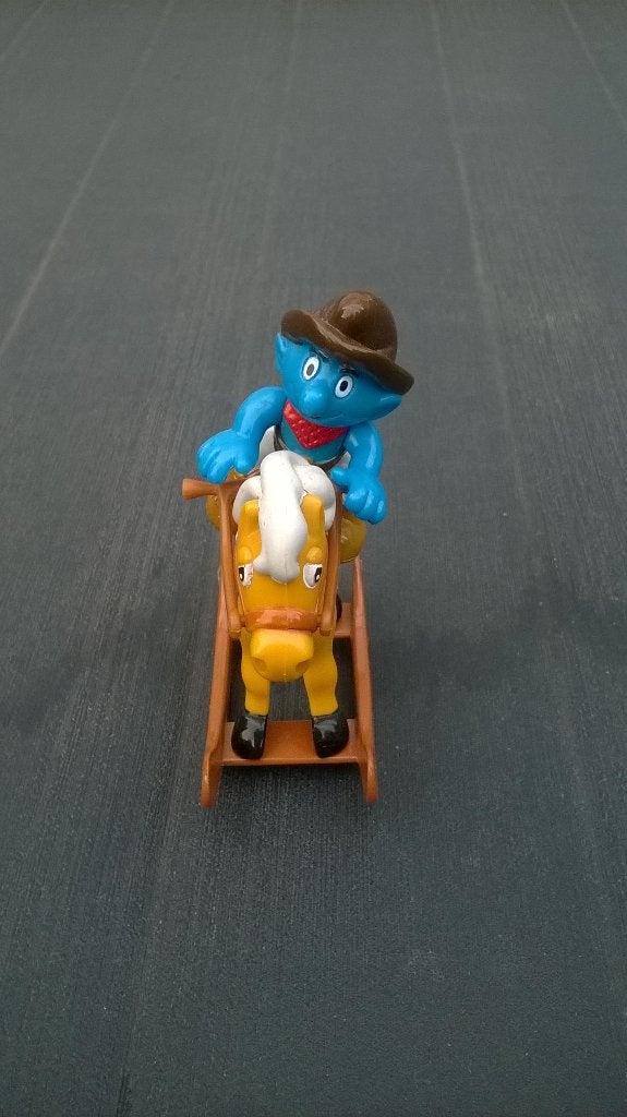 Smurf Cowboy op hobblpaard – Toy Island, Verzamelen, Smurfen, Ophalen of Verzenden, Gebruikt, Overige Smurfen, Poppetje, Figuurtje of Knuffel