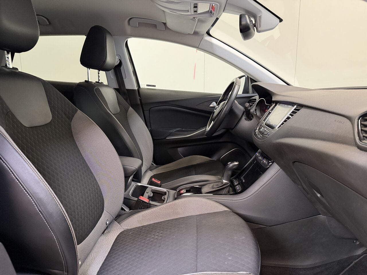 Opel Grandland x 1.2 Benzine Autom. - GPS - Airco - Topstaa, 1199 cc, 0 kg, 127 g/km, 5 zetels