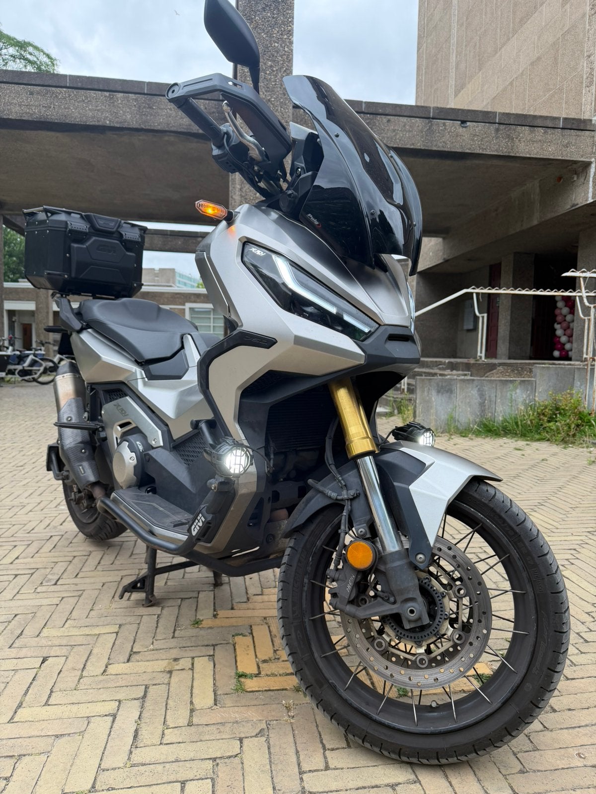 HONDA X ADV 750CC | A2 | COQUE SUPÉRIEURE GIVI | AKRAPOVIC, Motos, Particulier, Scooter