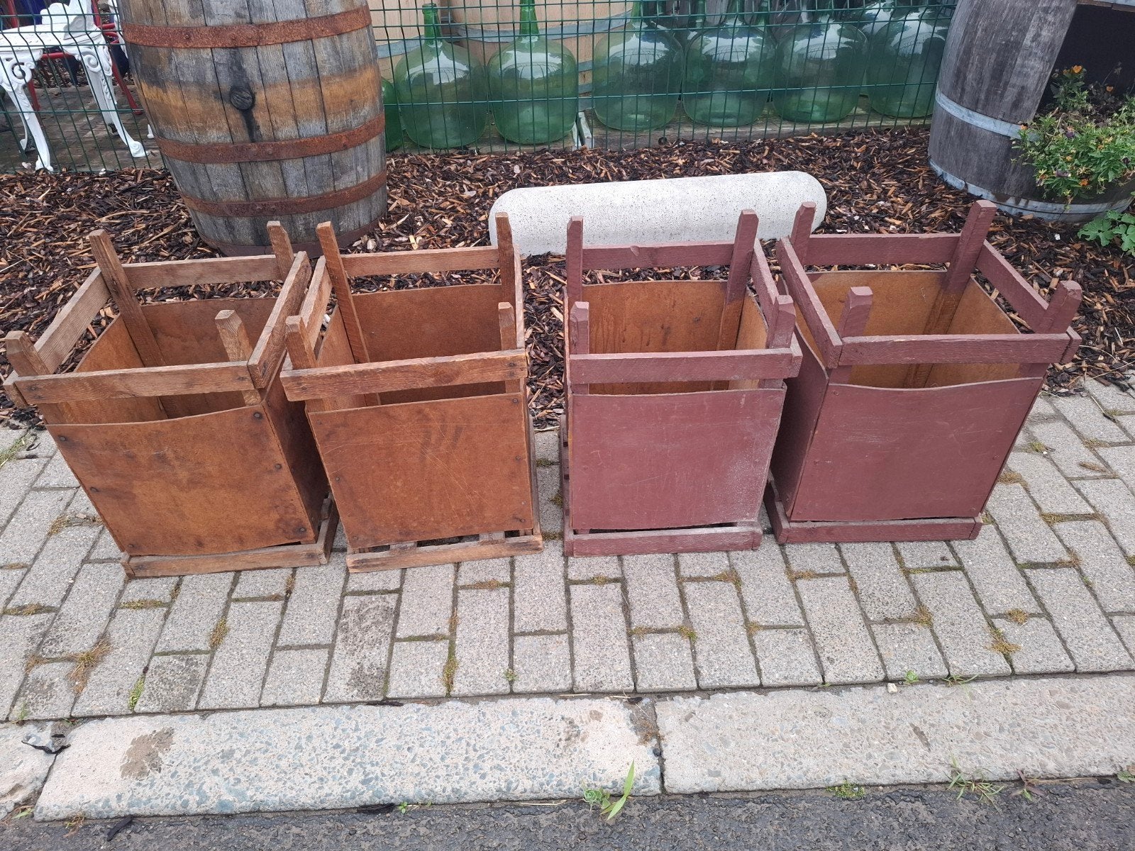 Houten kratjes om Dame jaenne  wijnflessen te beschermen enz, Ophalen