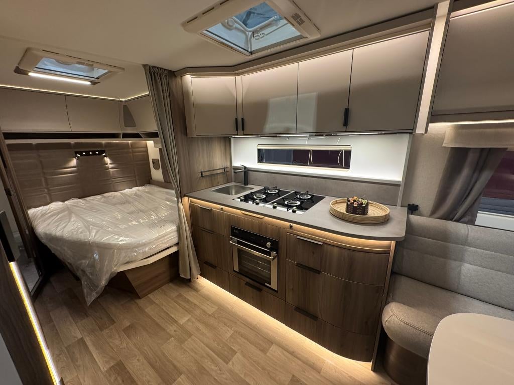 Kabe Royal 520 XL KS 2026, Rondzit, Frans bed, 7 tot 8 meter, Bedrijf