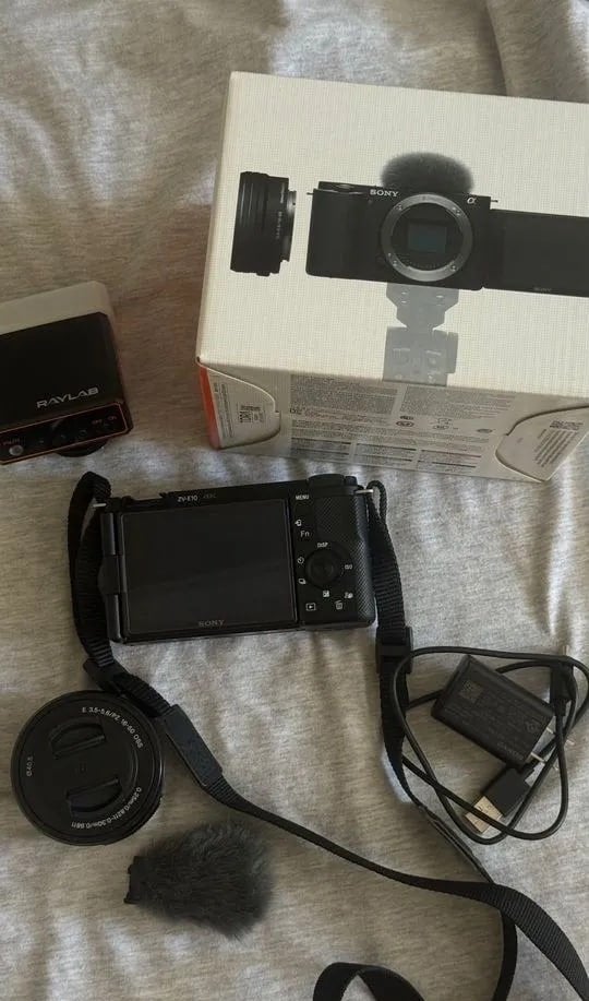 Sony ZV E10 + Kit 16/50, Enlèvement ou Envoi, Câble USB, Comme neuf, 8 fois ou plus