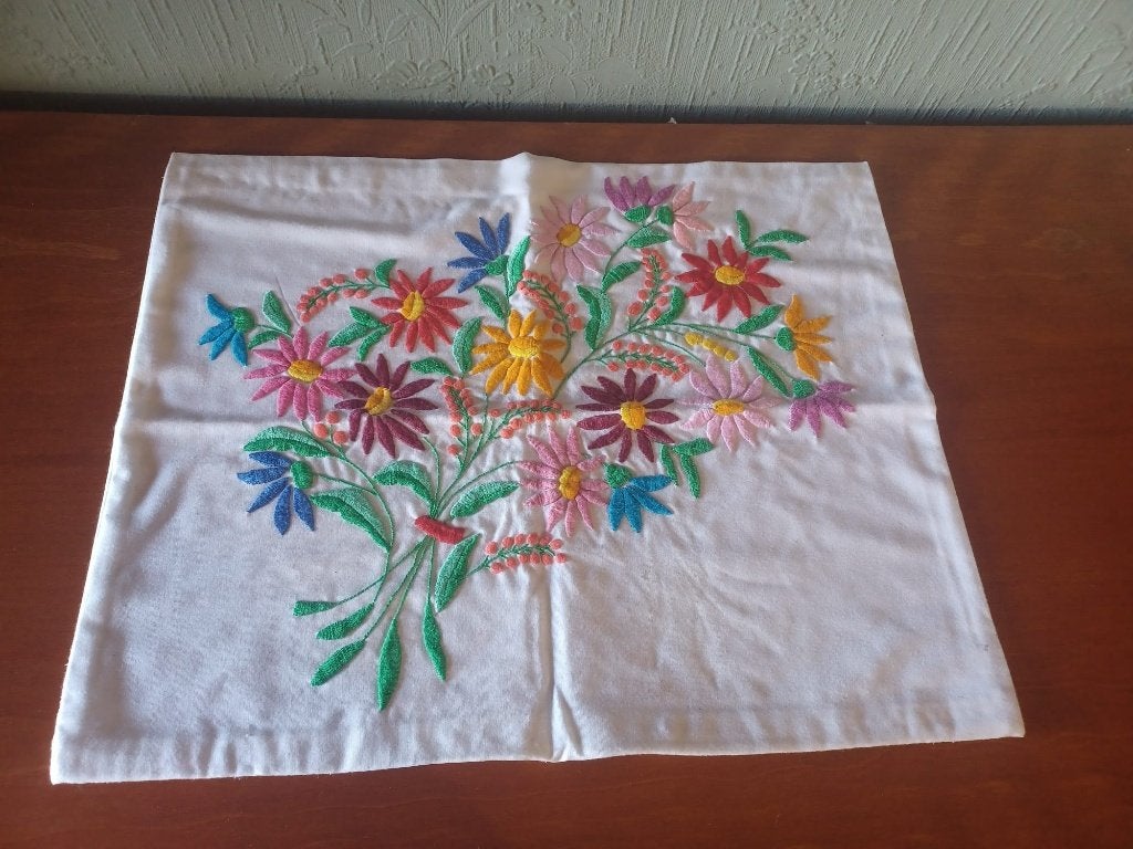 Originele Hongaarse Kalocsa Handgeborduurde Kussenhoes, Huis en Inrichting, Woonaccessoires | Kussens, Wit, Ophalen of Verzenden