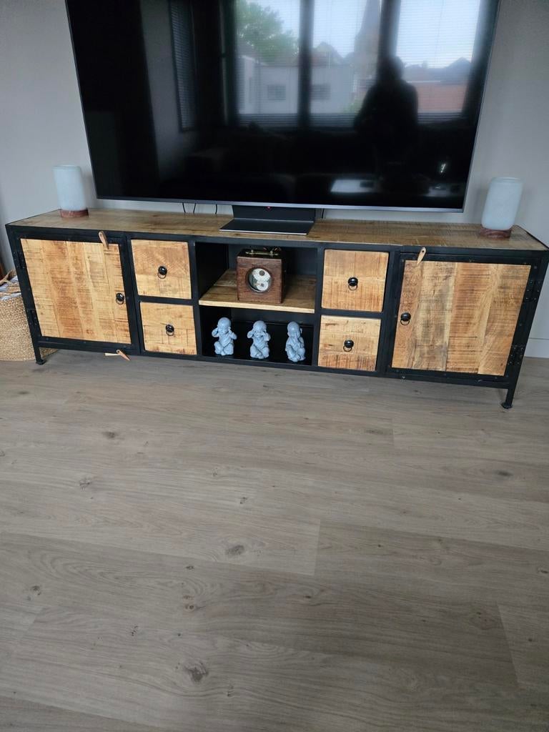 Tv kast, Ophalen