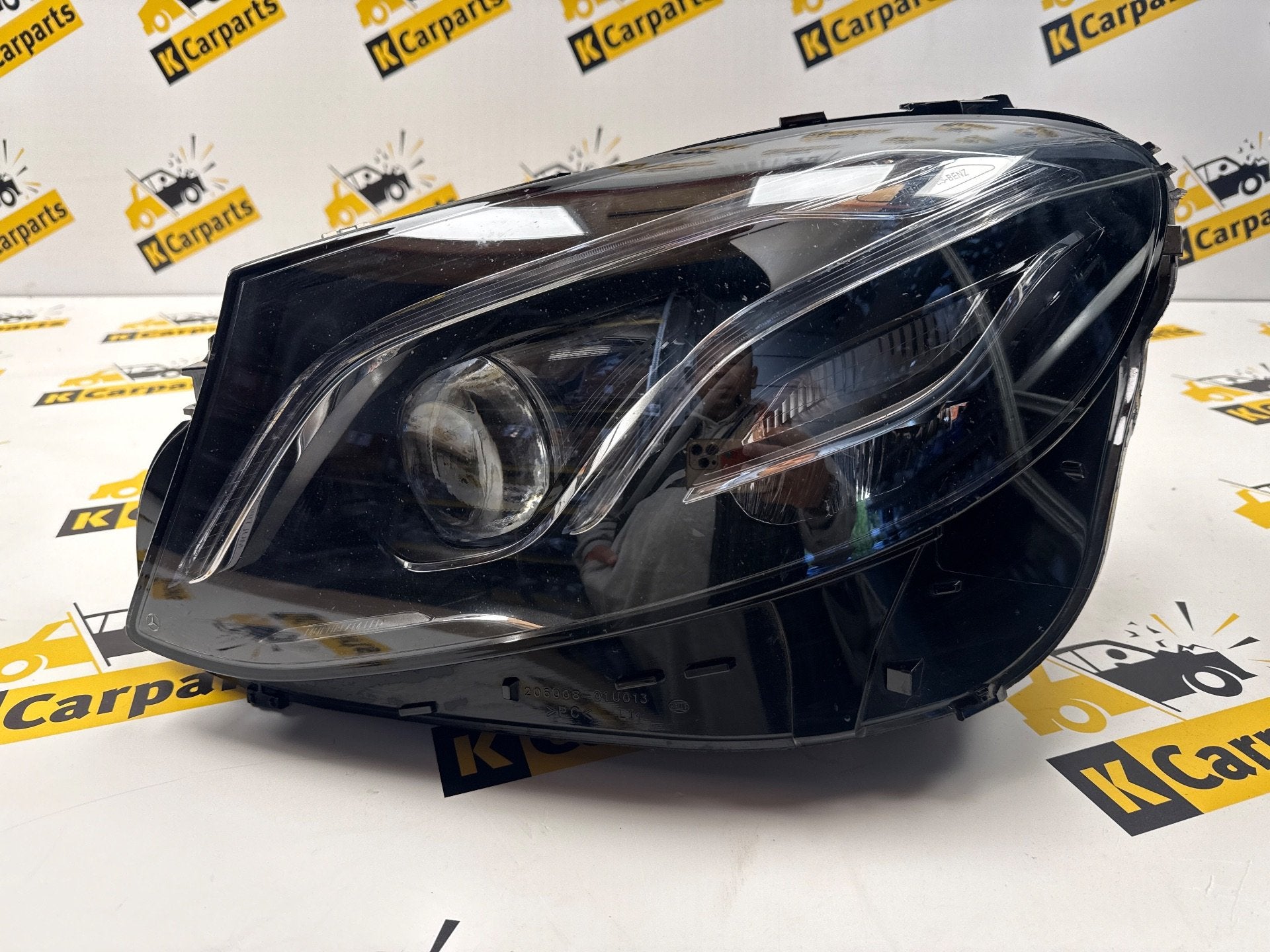 Phare gauche Mercedes-Benz Classe E A2139069508KZ gauche, Mercedes-Benz AG, Mercedes-Benz, Utilisé, Mercedesstrasse 120
70372  Stuttgart, DE