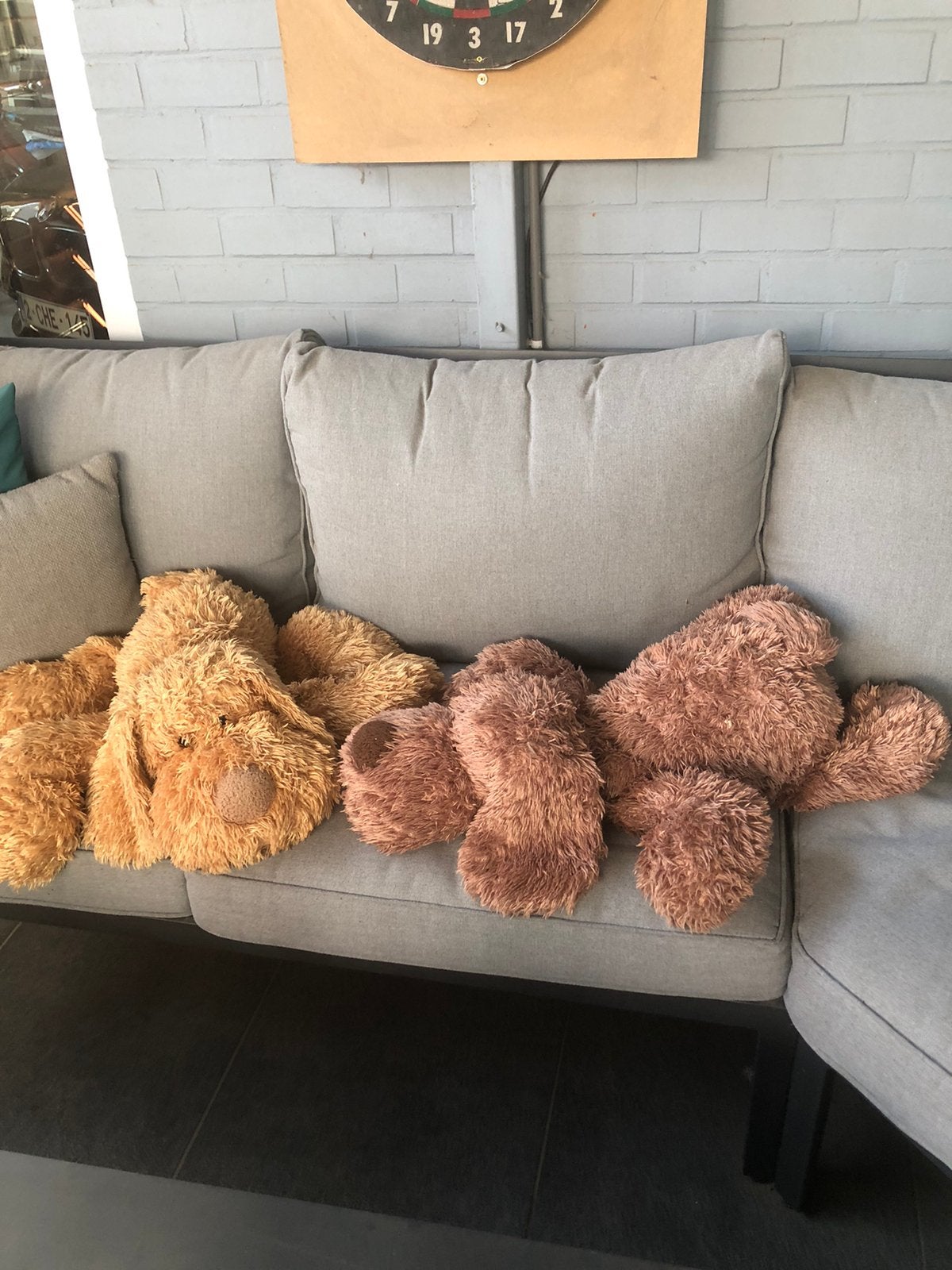 2 grote (honden)knuffels, Enfants & Bébés, Jouets | Peluches, Enlèvement, Comme neuf, Moyen (20 à 80 cm)