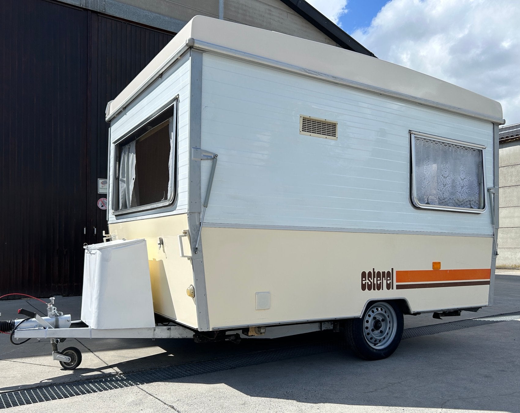Esterel plooicaravan -750 kg + voortent, Particulier, Esterel