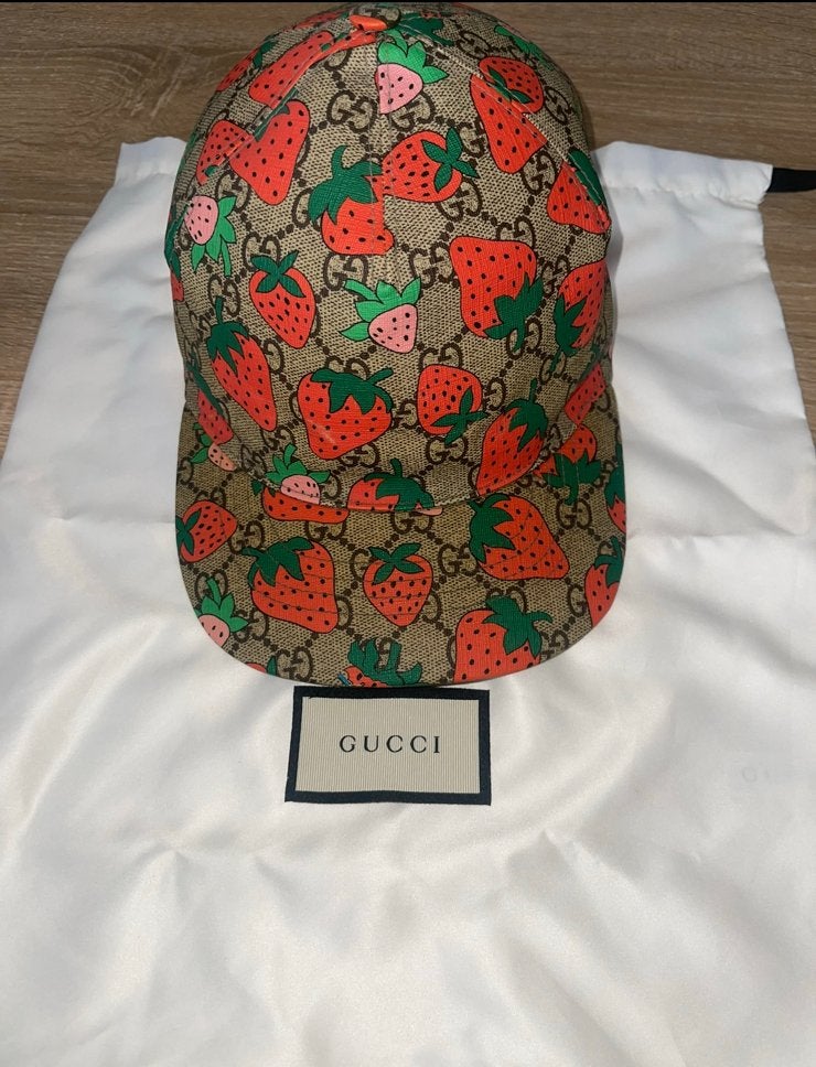 Casquette Gucci fraise, Enlèvement, Comme neuf, Casquette