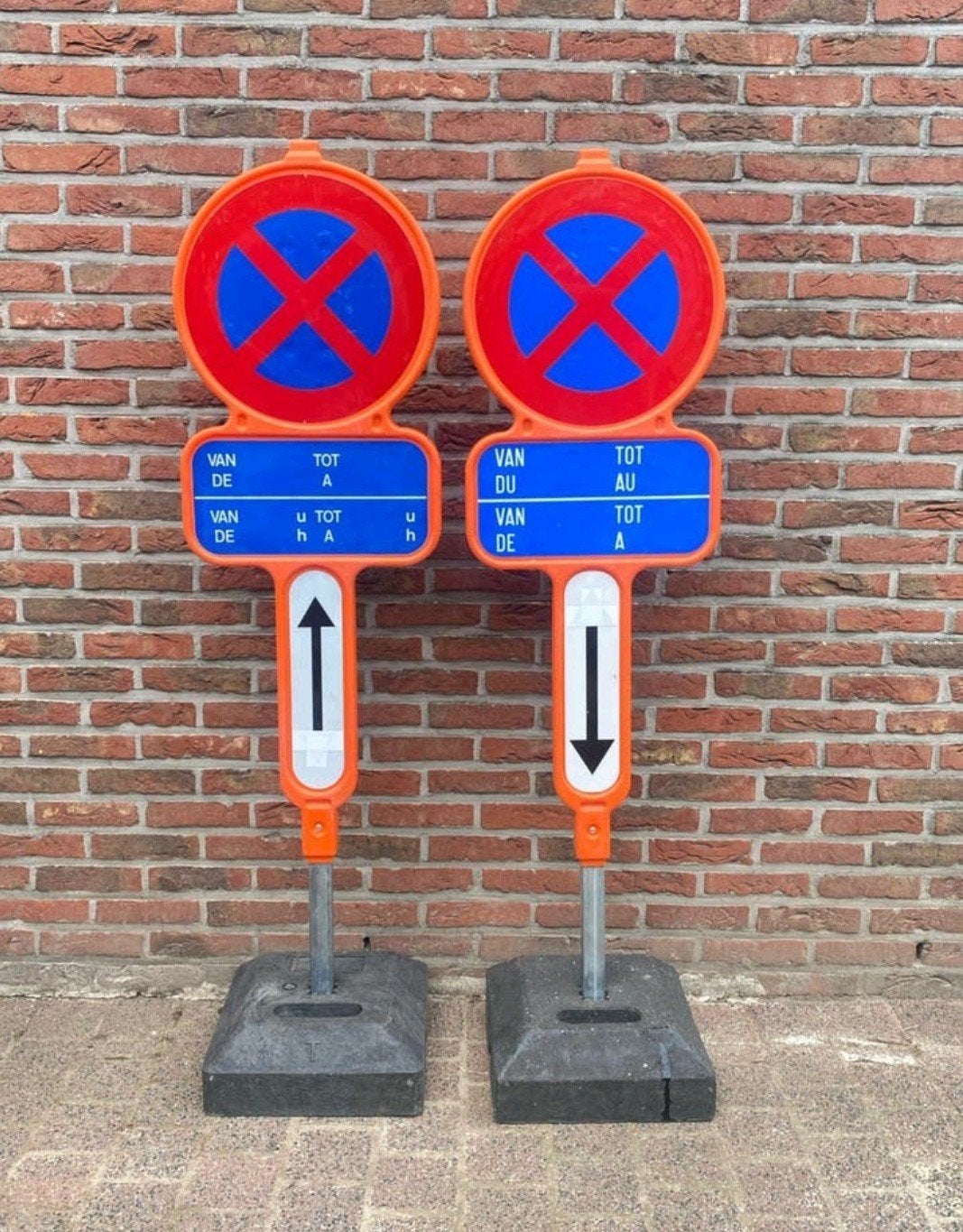 Set parkeerverbodsborden (E3) te huur, Ophalen