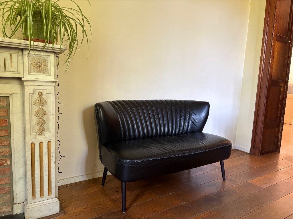 Vintage zwart lederen zeteltje / loveseat – retro design, Ophalen, Huis en Inrichting