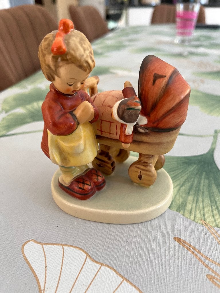 Hummel beeld 13 cm, Verzamelen, Beelden en Beeldjes, Ophalen of Verzenden, Zo goed als nieuw, Hummel