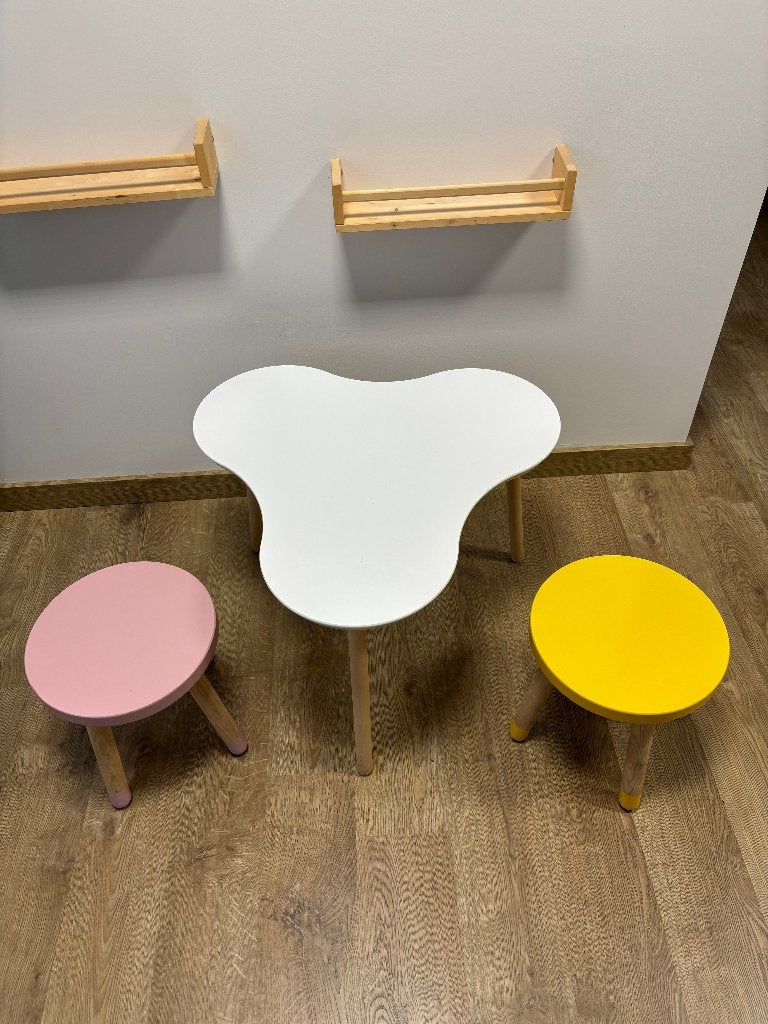 Kindertafeltje met 2 krukjes (2sets) + opbergkist speelgoed, Ophalen, Gebruikt