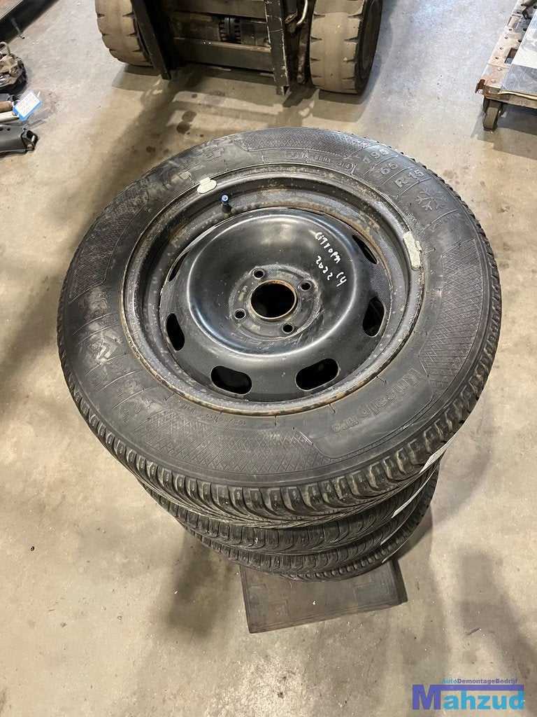 CITROEN PEUGEOT 4X108 65,1 15 INCH winter set banden velgen, Gebruikt, Stellantis N.V., Band(en), Taurusavenue 1
2132 LS  Hoofddorp, NL